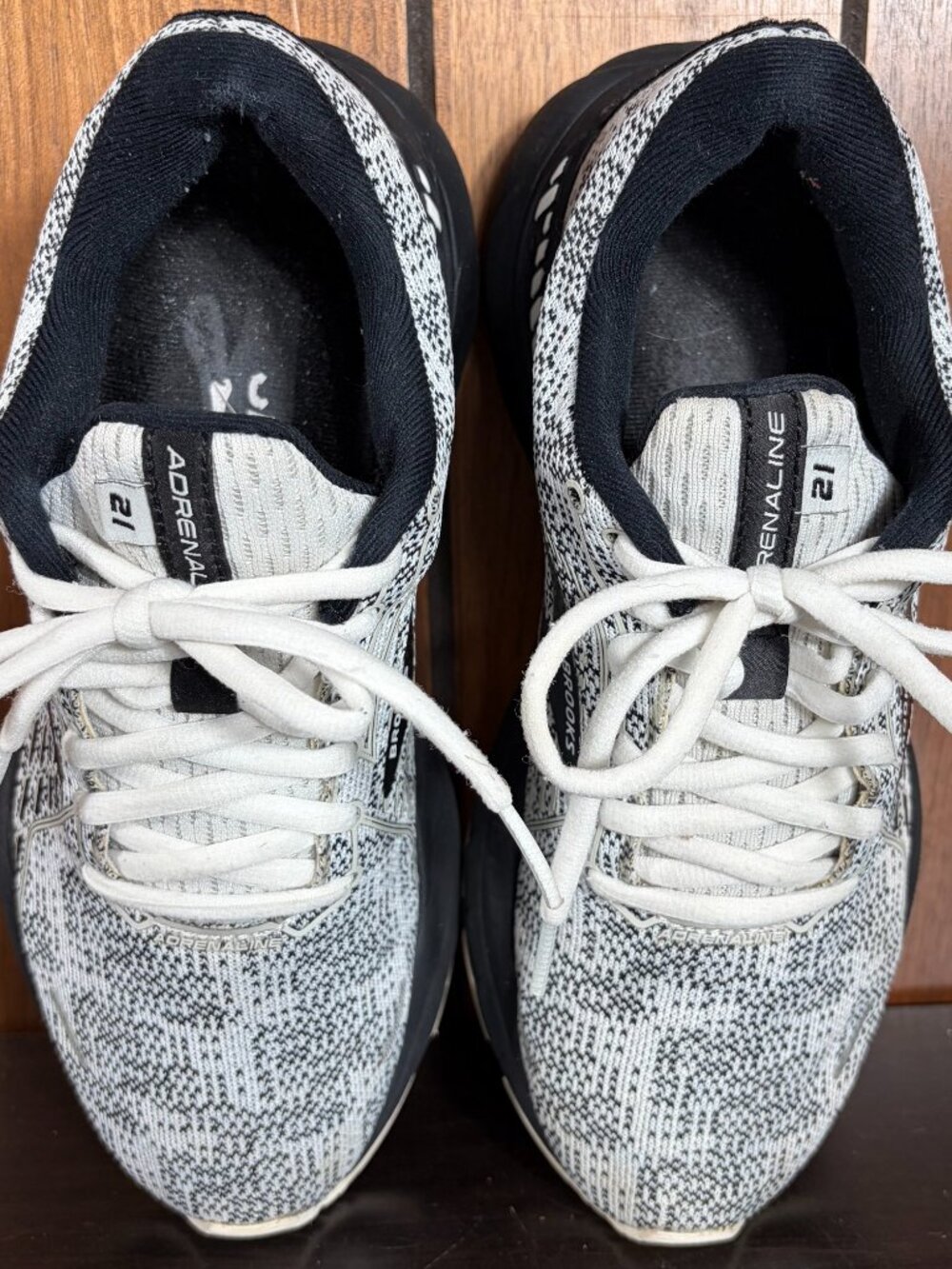 Brooks Adrenaline GTS 21 Black/Gray/White Womens Size 7 - 120329-1B-135 - GUC - Picture 7 of 9